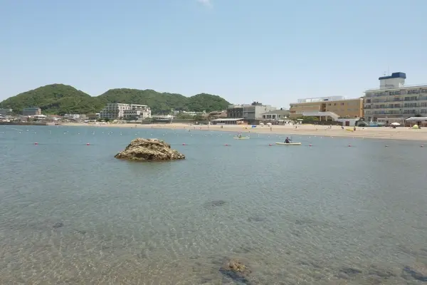 これは神奈川県三浦郡葉山町の街の風景写真