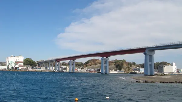 これは神奈川県三浦市の街の風景写真