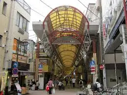 これは神奈川県横浜市南区の街の風景写真