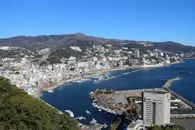 これは静岡県熱海市の街の風景写真