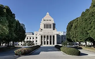これは東京都千代田区の街の風景写真