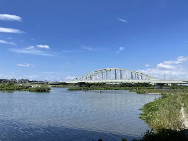 これは東京都狛江市の街の風景写真