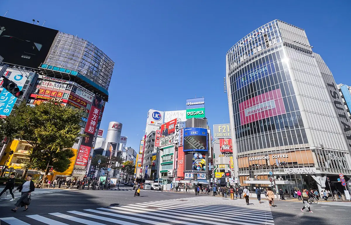 これは東京都渋谷区の街の風景写真